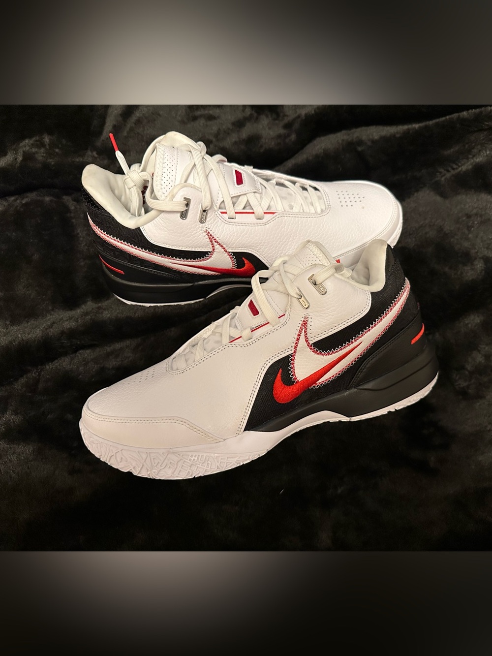 NEW LeBron NXXT Gen AMPD Basketball Shoes White/ Red/Black Sz 11.5 *READ